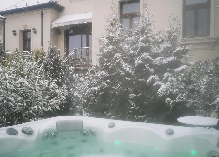Kuria With Private Jacuzzi And Pool Budapest