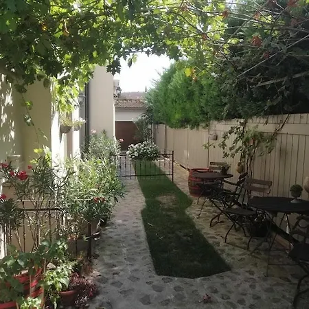 Kuria With Private Jacuzzi And Pool Apartment Budapest