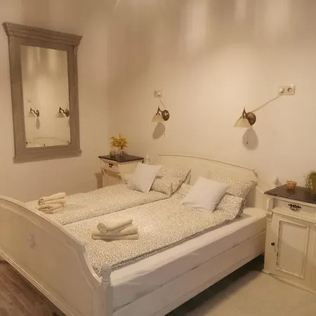 아파트 Kuria With Private Jacuzzi And Pool