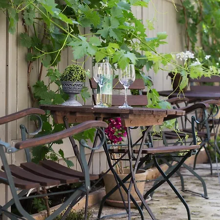 Kuria With Private Jacuzzi And Pool Apartment Budapest