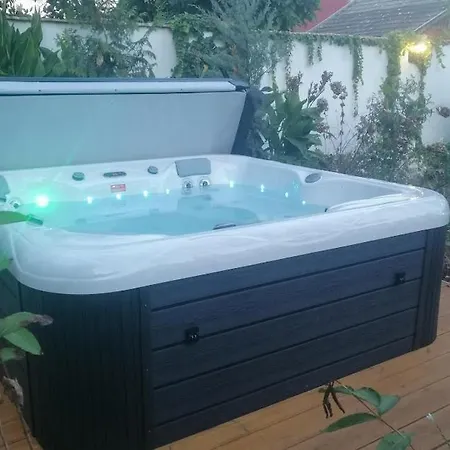 아파트 Kuria With Private Jacuzzi And Pool *