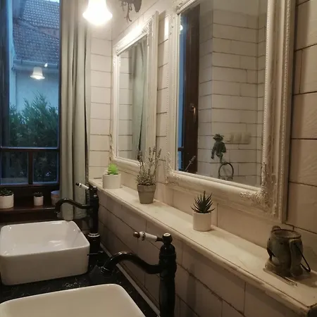 Kuria With Private Jacuzzi And Pool 부다페스트