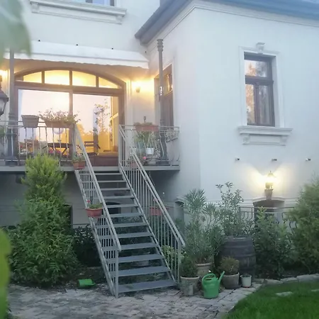 Apartment Kuria With Private Jacuzzi And Pool Budapest