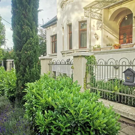Kuria With Private Jacuzzi And Pool Apartment Budapest