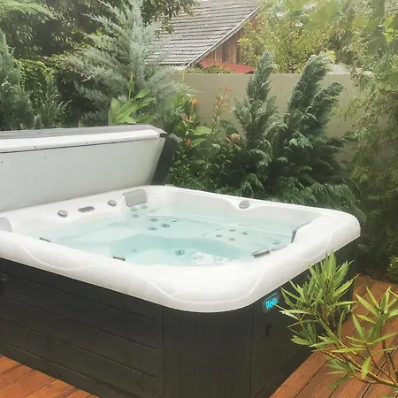 Kuria With Private Jacuzzi And Pool