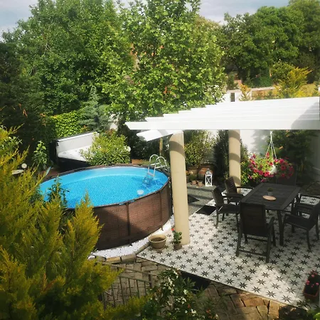 아파트 Kuria With Private Jacuzzi And Pool 부다페스트