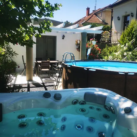 Kuria With Private Jacuzzi And Pool Budapest