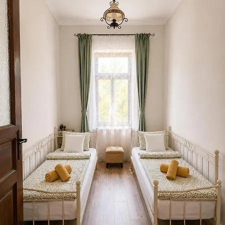 Kuria Private Wellness With Garden And Pool بودابست