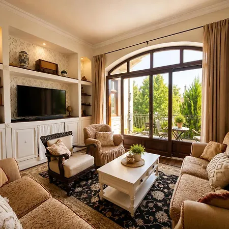 Kuria Private Wellness With Garden And Pool بودابست
