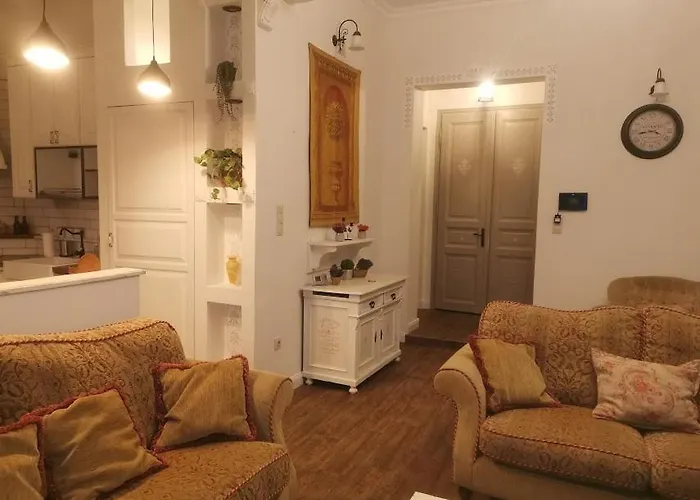 Kúria With Private Jacuzzi&pool Apartament *