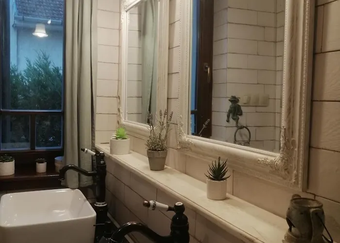 Kúria With Private Jacuzzi&pool Budapesta