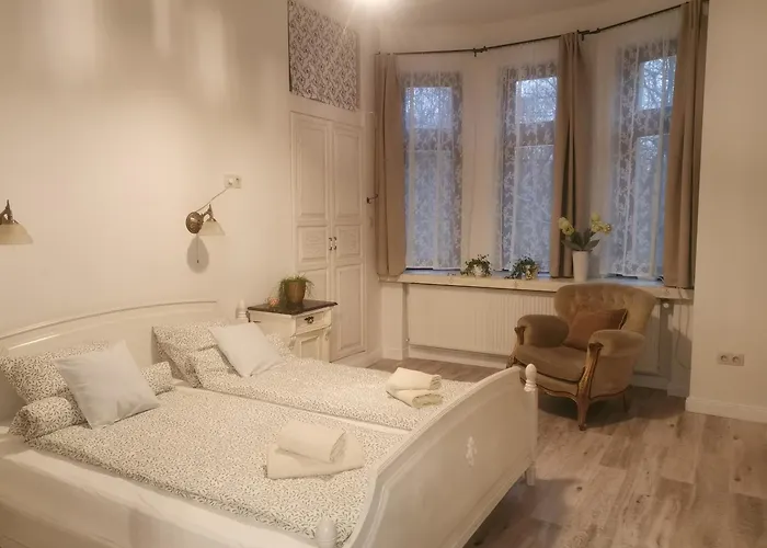 Kúria With Private Jacuzzi&pool Apartament