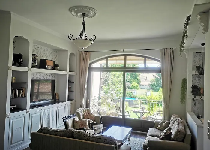 Kúria With Private Jacuzzi&pool Apartament