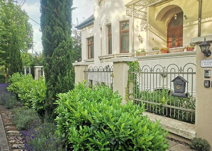 Kúria With Private Jacuzzi&pool Apartament Budapesta