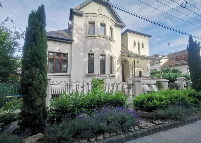 Kúria With Private Jacuzzi&pool * Budapesta