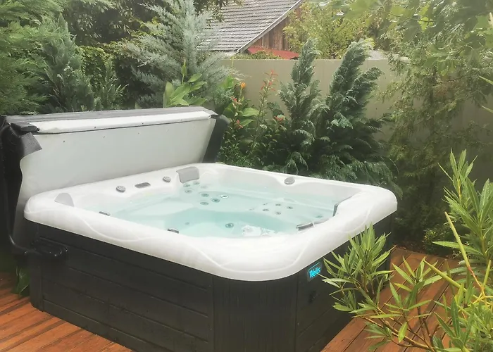 Kúria With Private Jacuzzi&pool