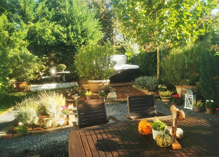 Kúria With Private Jacuzzi&pool Apartament *