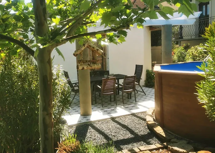 Kúria With Private Jacuzzi&pool Budapesta