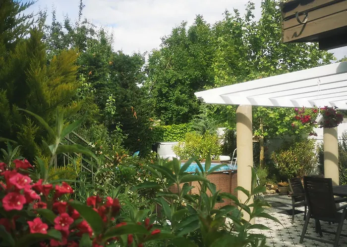 Kúria With Private Jacuzzi&pool Apartament *