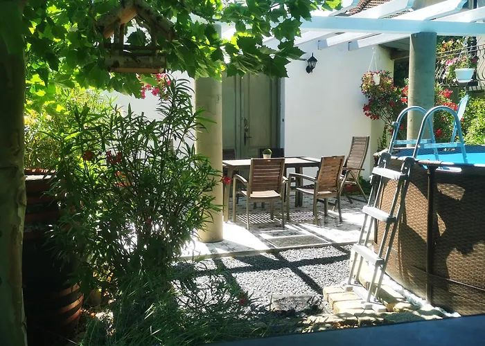 Kúria With Private Jacuzzi&pool Apartament *