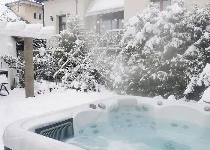 Kúria With Private Jacuzzi&pool Apartament