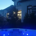 Kuria Private Wellness With Garden And Pool Apartment Budapest