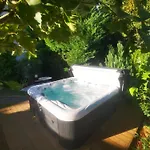 Kuria Private Wellness With Garden And Pool Apartment Budapest