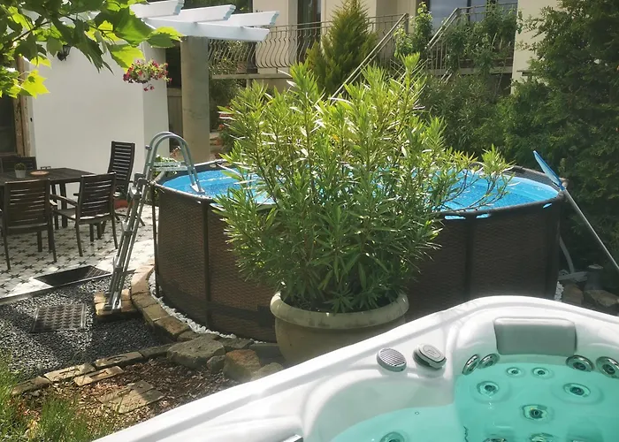 アパート Kuria With Private Jacuzzi And Pool ブダペスト