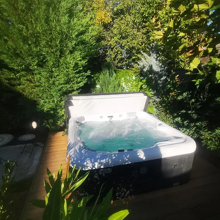 Апартаменты Kuria Private Wellness With Garden And Pool *
